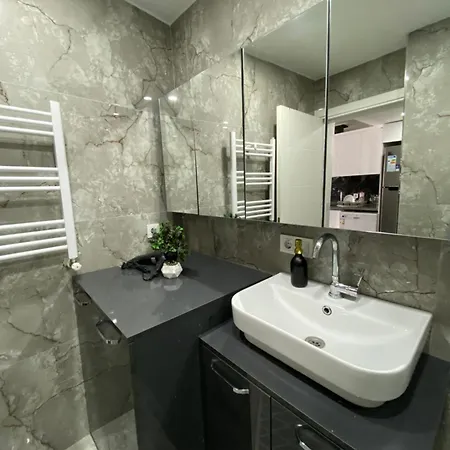 Apartment In The Heart Of The *